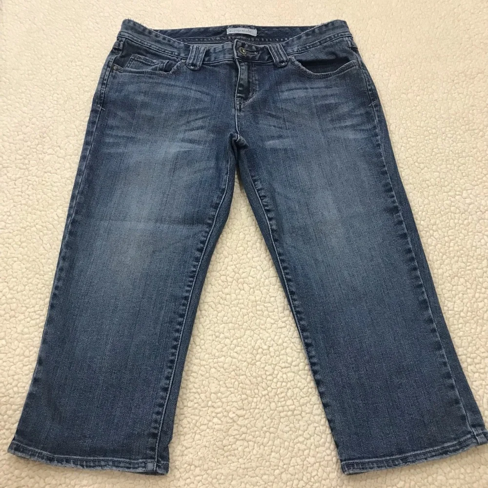 Aeropostale Stretch Denim Blue Jean Capri Pants
Size 9 / 10 Medium 
2 Front & - Picture 2 of 16